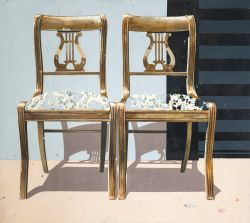 2 Stühle, 2011 | 125 x 140 cm | Öl auf Leinwand | Privatsammlung, München